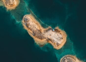 Vue aérienne des îles Gili aux eaux turquoise en Indonésie - itinéraire Bali Lombok Gili