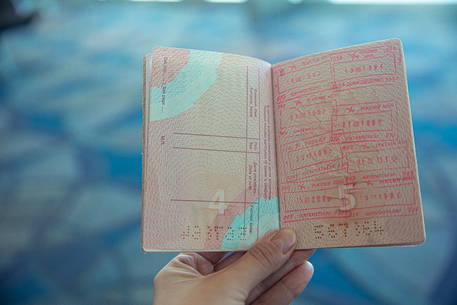 Passeport avec tampon de visa pour le Cambodge et formulaire e-visa