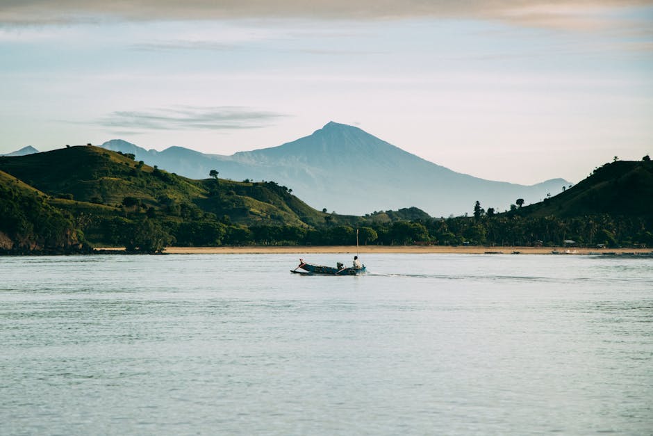 Vue panoramique du mont Rinjani à Lombok avec lac de cratère en Indonésie