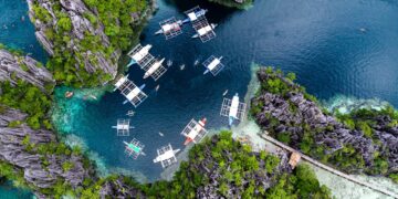 Lagon turquoise avec bateaux à El Nido Palawan aux Philippines - itinéraire 10 jours Philippines