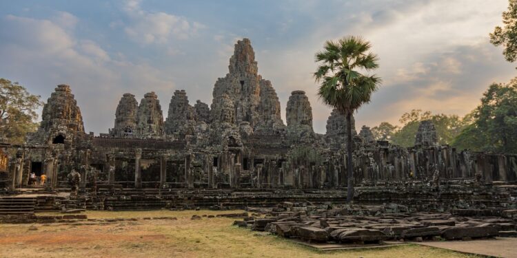 Temple du Bayon dans le complexe Angkor au Cambodge - guide visa Cambodge