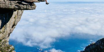 Temple doré en Thaïlande avec ciel bleu - voyage Thaïlande pas cher 2026