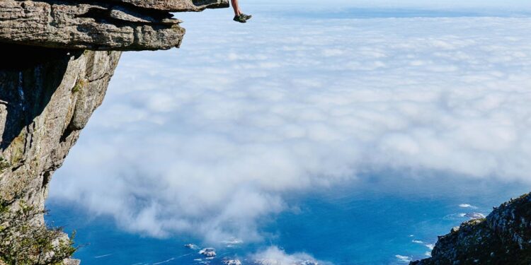 Temple doré en Thaïlande avec ciel bleu - voyage Thaïlande pas cher 2026