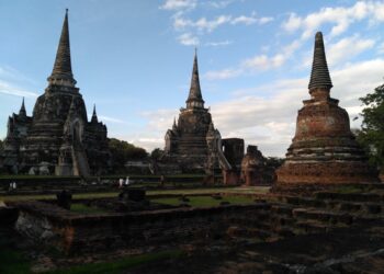 Explore the ancient and iconic Wat Phra Si Sanphet, a symbol of Ayutthaya's rich heritage.
